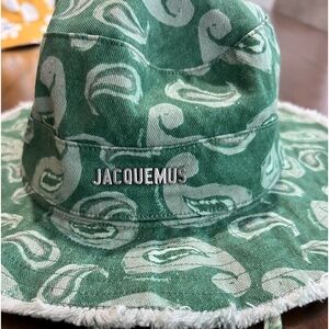 JACQUEMUS BUCKET HAT